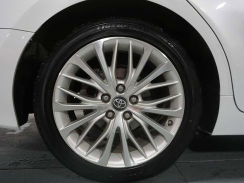 Used 2019 Toyota Camry XLE image 9