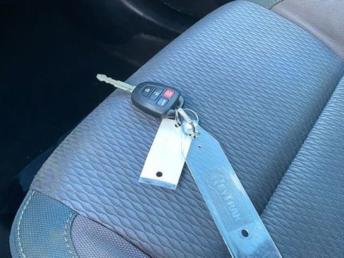 Used 2018 Toyota Corolla LE image 28