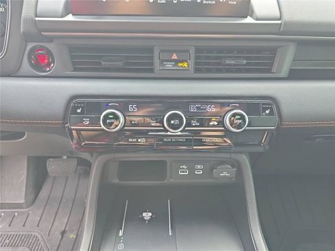 Used 2025 Honda Pilot TrailSport image 29