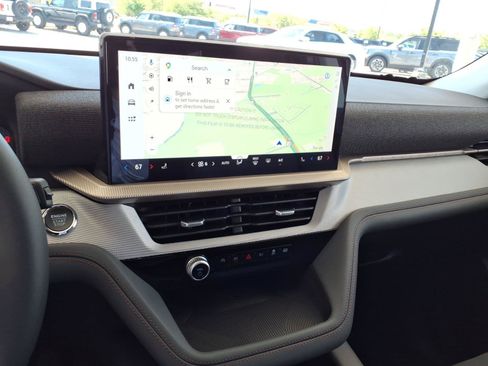 Used 2026 Ford Explorer Active RWD image 8