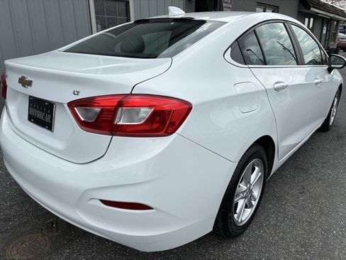 Used 2017 Chevrolet Cruze LT w/ Convenience Package image 4