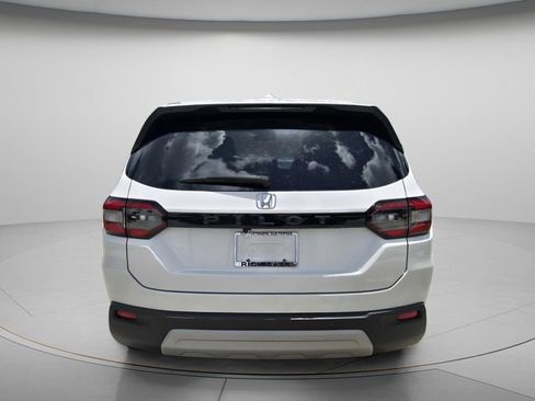 Certified 2025 Honda Pilot EX-L image 6