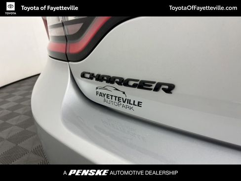 Used 2019 Dodge Charger SXT image 17