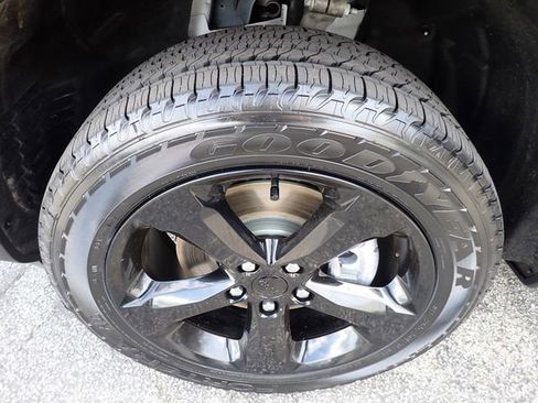 Used 2023 Jeep Grand Cherokee L Limited w/ Black Appearance Package image 11