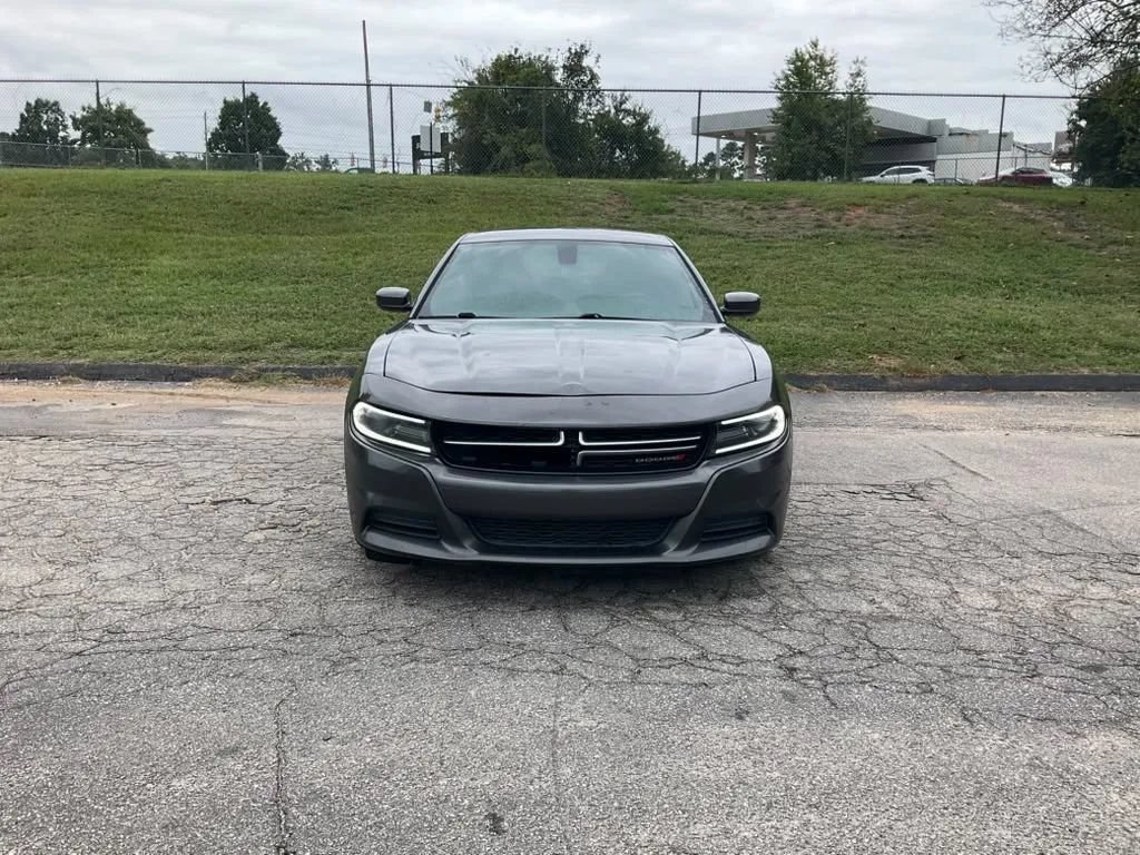 Used 2015 Dodge Charger SE RWD image 2