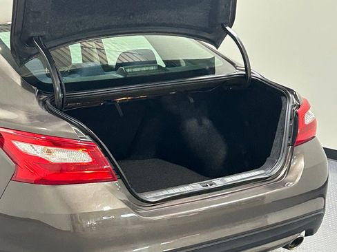 Used 2016 Nissan Altima 2.5 SV w/ Convenience Package image 10