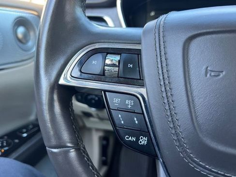 Used 2019 Lincoln Continental Reserve image 30