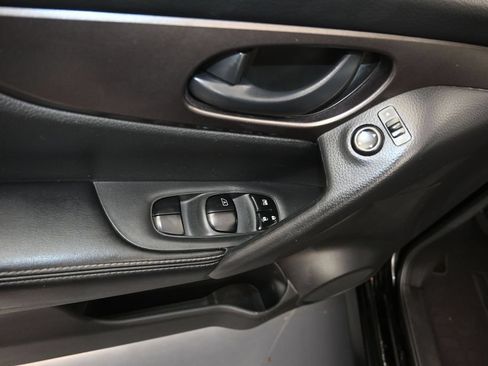 Used 2018 Nissan Rogue Sport S FWD image 11