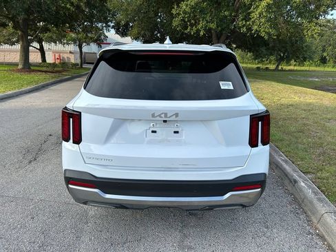 Used 2025 Kia Sorento S FWD image 5