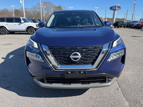 Used 2023 Nissan Rogue SV image 2