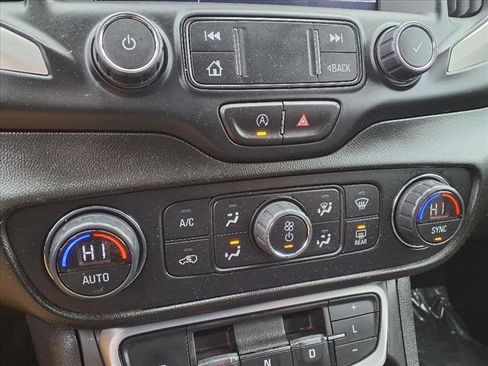 Used 2022 GMC Terrain SLT image 11