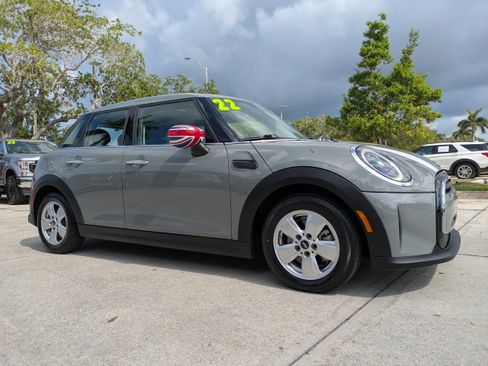 Used 2022 MINI Cooper 4-Door Hardtop w/ Storage Package FWD image 2