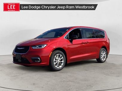 New 2026 Chrysler Pacifica Select