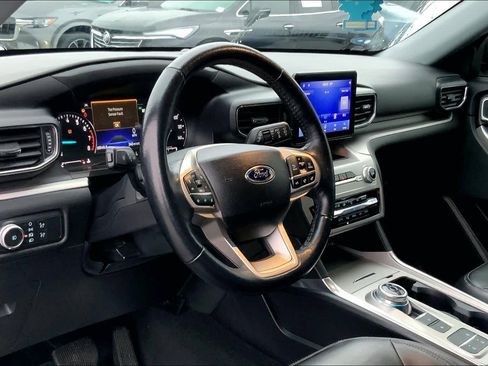 Certified 2022 Ford Explorer XLT w/ Equipment Group 202A image 15