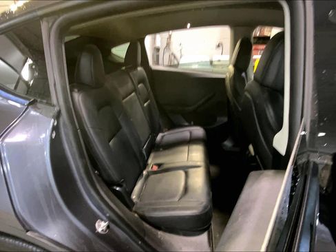 Used 2021 Tesla Model Y Long Range image 19