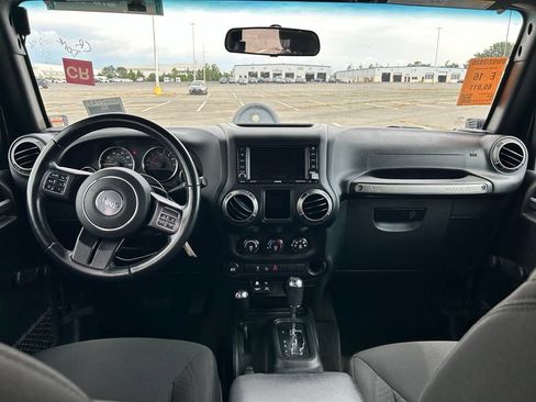 Used 2018 Jeep Wrangler Unlimited Sport w/ Connectivity Group AWD/4WD image 16