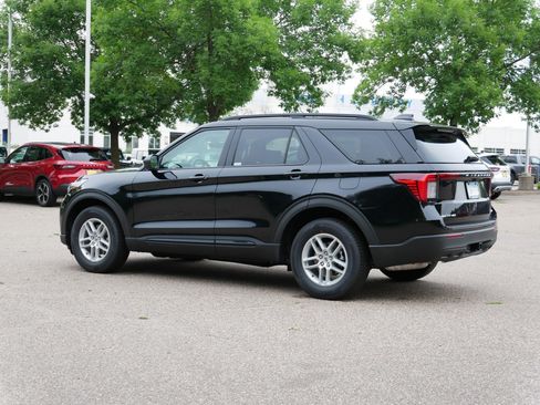 Used 2026 Ford Explorer Active AWD/4WD image 5