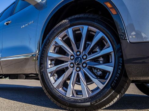 New 2025 Chevrolet Blazer Premier FWD image 2