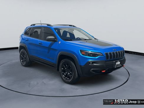 Used 2021 Jeep Cherokee Trailhawk w/ Sun, Sound & Nav Group AWD/4WD image 3