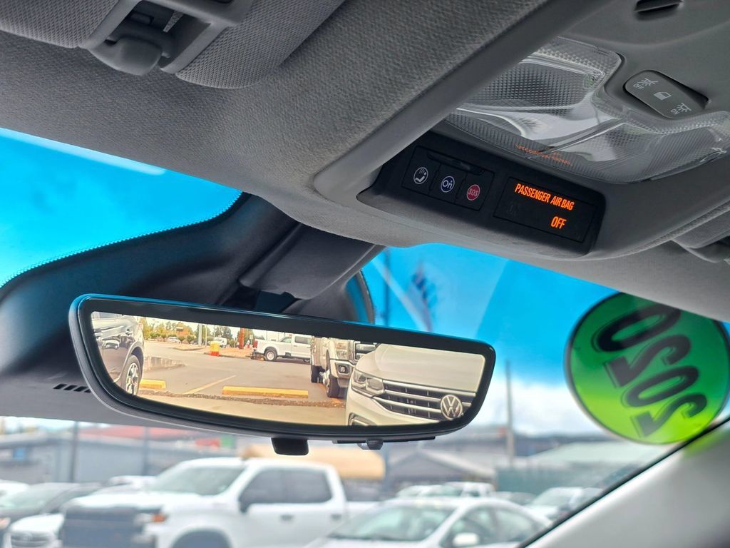 Used 2020 Chevrolet Bolt Premier w/ Infotainment Package FWD image 28