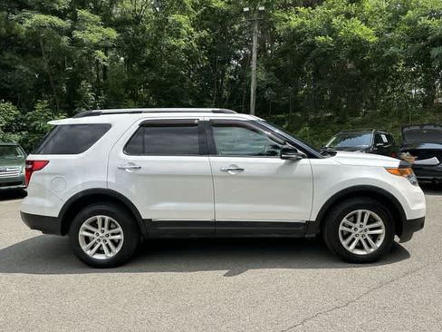 Used 2014 Ford Explorer XLT w/ Equipment Group 202A AWD/4WD image 3