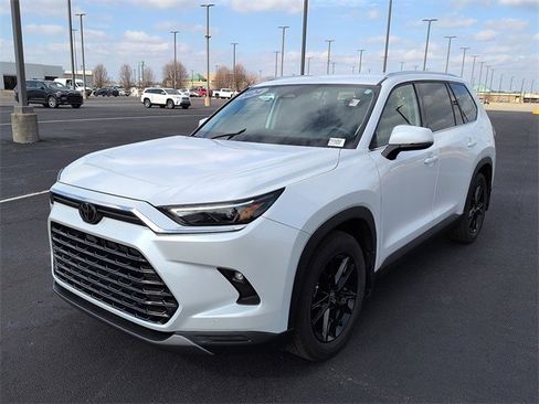 Used 2024 Toyota Grand Highlander Limited image 3