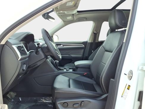 Used 2023 Volkswagen Atlas SE w/ Panoramic Sunroof Package image 11