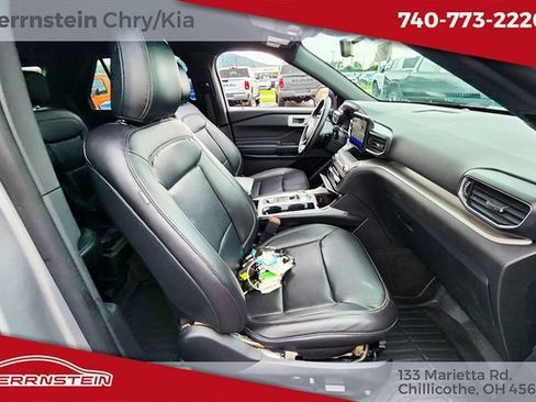 Used 2020 Ford Explorer XLT w/ Equipment Group 202A AWD/4WD image 24