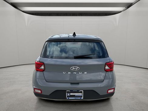 Used 2020 Hyundai Venue SE image 4