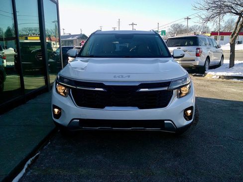 Used 2024 Kia Seltos EX image 3
