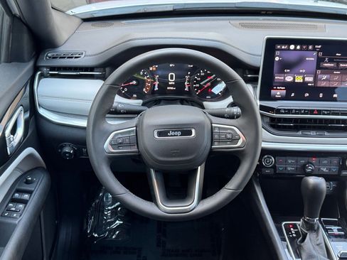 Used 2025 Jeep Compass Limited image 29