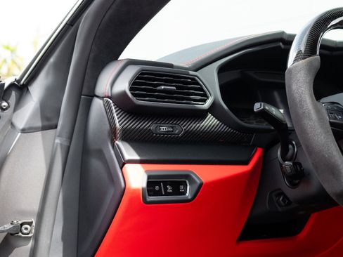 Used 2022 Lamborghini Urus image 33