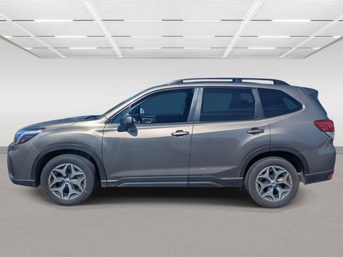 Used 2020 Subaru Forester Premium image 2