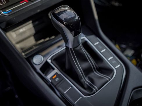 New 2026 Volkswagen Taos SE image 17