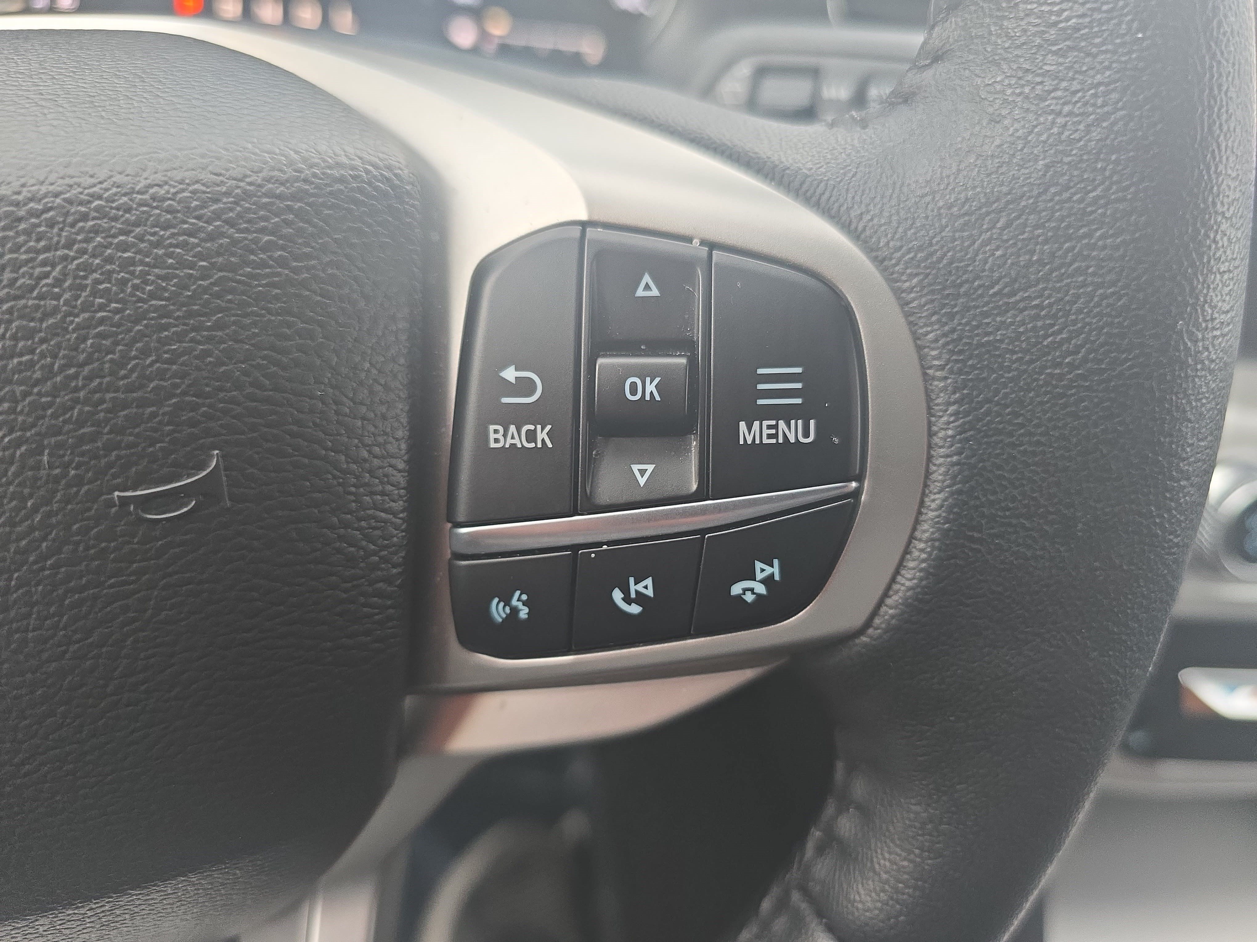 Used 2023 Ford Explorer XLT w/ Equipment Group 202A AWD/4WD image 17