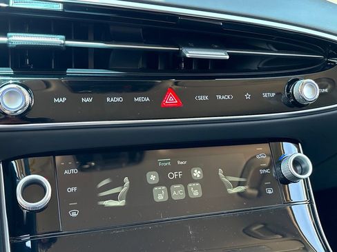 New 2026 Genesis GV70 2.5T AWD/4WD image 14