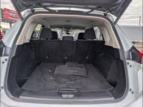 Used 2025 Nissan Rogue SV image 18