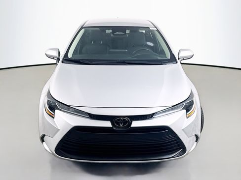 Used 2023 Toyota Corolla LE FWD image 2
