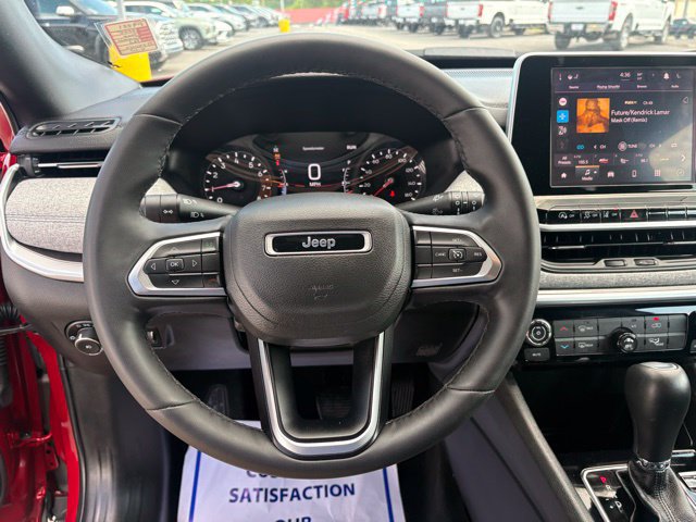 Used 2025 Jeep Compass Latitude AWD/4WD image 16