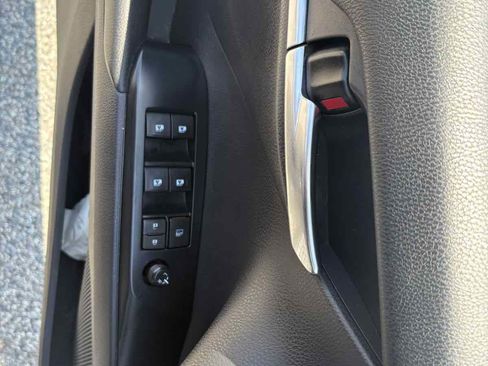 Used 2018 Toyota Camry SE FWD image 13
