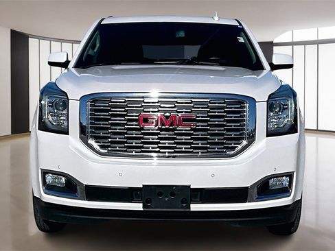 Used 2019 GMC Yukon Denali w/ Denali Ultimate Package image 3