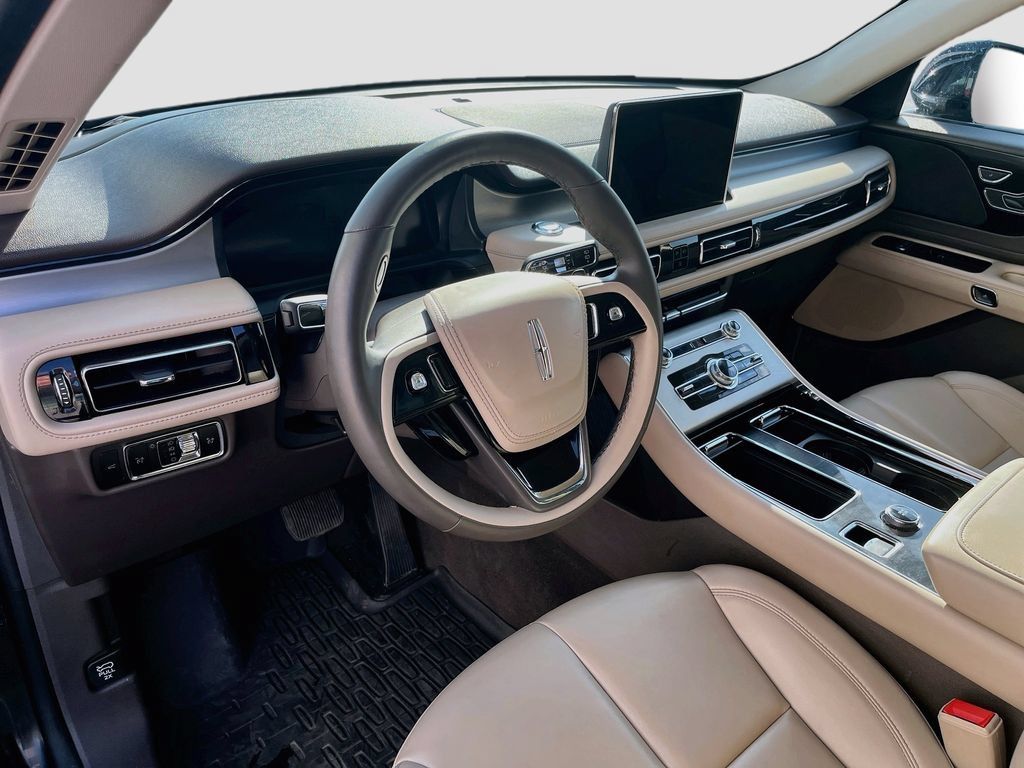 Used 2024 Lincoln Aviator AWD w/ Premium Package image 9