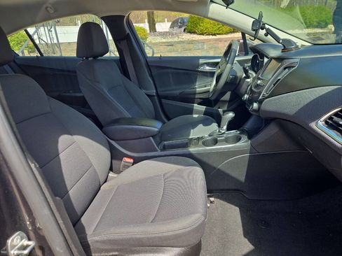 Used 2017 Chevrolet Cruze LT w/ Convenience Package image 18