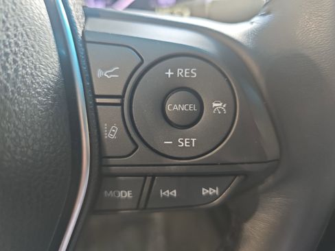Used 2018 Toyota Camry SE w/ Moonroof Package FWD image 17