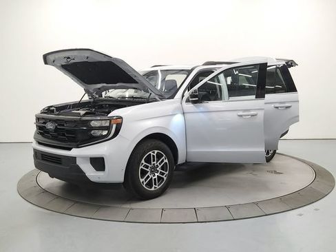 Used 2025 Ford Expedition Active AWD/4WD image 12