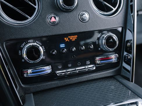 Used 2020 Rolls-Royce Cullinan Black Badge AWD/4WD image 33