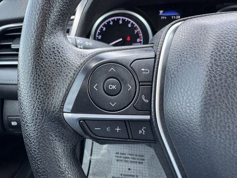 Used 2022 Toyota Camry LE image 9