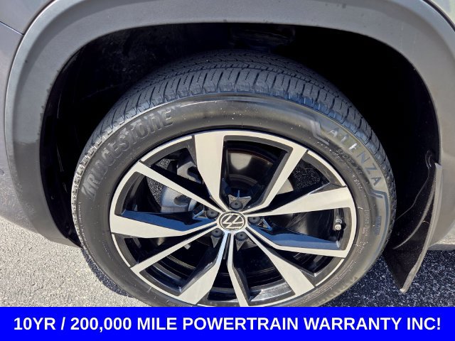 Used 2024 Volkswagen Atlas Cross Sport SEL Premium R-Line AWD/4WD image 19