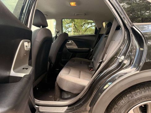 Used 2019 Kia Niro LX FWD image 10