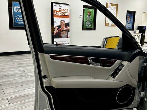 Used 2010 Mercedes-Benz C 300 Sedan image 12